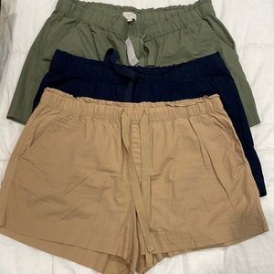 Lot 3: LOFT OUTLET tie cotton shorts, size large. Navy, green and khaki.